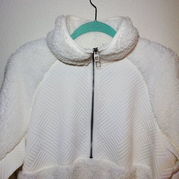 Halcyon White Quilted FauxFur Fuzzy Henley Sweater nwt - Picture 3 of 12